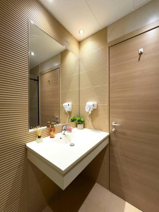 Luxury 2 Bedroom Apartment Bükreş Dış mekan fotoğraf