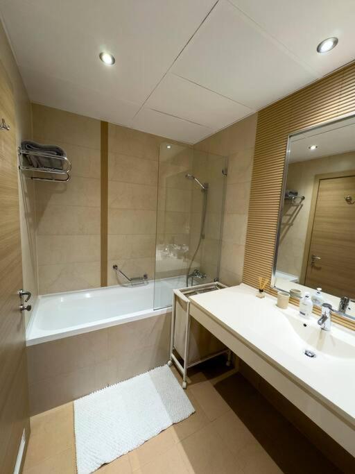 Luxury 2 Bedroom Apartment Bükreş Dış mekan fotoğraf